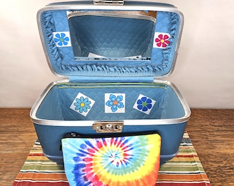 Vintage USA Luggage Teal Blue Train Case, 70's Photo Art, New Tie-Dye Cosmetic Bag
