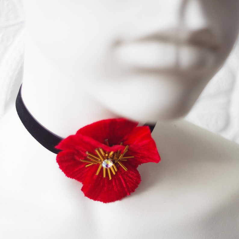 Gift for her Flower pendant Wedding choker Red silk flower Red choker Silk flower choker Flower choker Couture flower Velvet choker