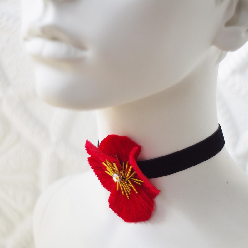 Gift for her Flower pendant Wedding choker Red silk flower Red choker Silk flower choker Flower choker Couture flower Velvet choker