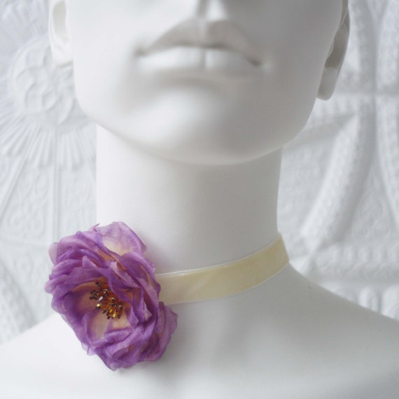 flower choker