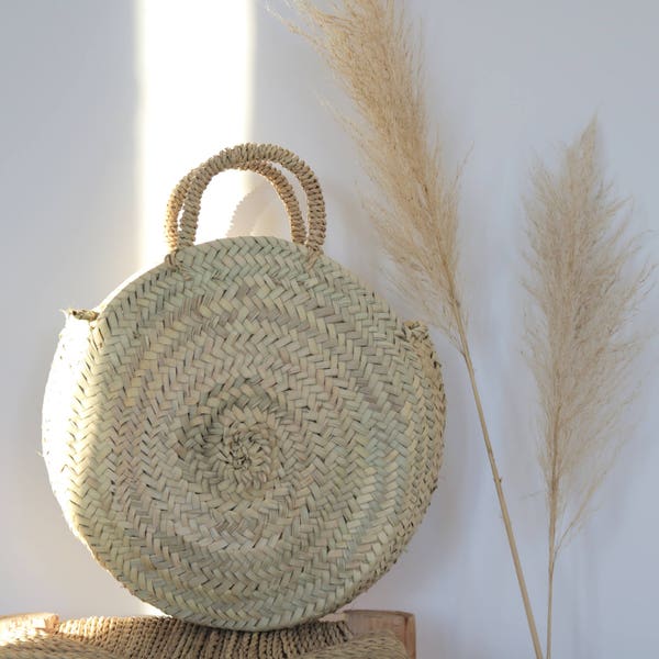 Small round basket bag, straw basket bag, panier rond, round basket, summer bag, runder Strohkorb, cestino di paglia rotondo.