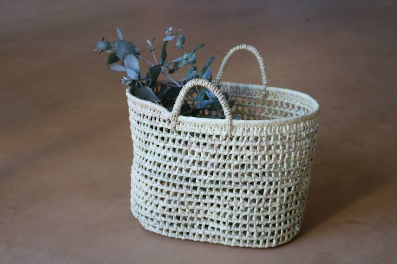 Straw bag French market bag, straw basket, summer bag, beach bag, grocery bag, panier de paille, sac de palmier, cesta de paja, Strohkorb. 