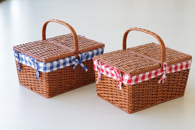 Small picnic basket, wicker basket, picnic bag, farmhouse decoration, gift for her, panier pique-nique, Picknickkorb, cesta picnic image 1