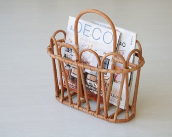 Wicker magazine rack, magazine holder, newspaper rack, Porte-journaux, porte-revues, Zeitungsständer, mother gift, Farmhouse decoration