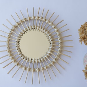 Wicker mirror, sunburst wall mirror, round mirror, room mirror, Miroir Soleil, miroir en osier, pajupeili, rieten spiegel, espejo de mimbre.