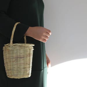 Jane Birkin Basket small, Handmade in Portugal, basket with lid, Handwoven Birkin Basket, cane basket, round basket bag, vegan bag 画像 2