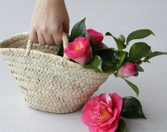 Sac en paille, panier à fleurs, panier de demoiselle d'honneur, sac de demoiselle d'honneur, petit sac en paille, panier en paille, sac d'été, panier à fleurs de mariage.