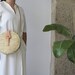 Round basket bag, crossbody round straw bag, palm round basket, panier rond, Runder Strohbeutel, summer bag, bolso redondo, rund sugpåse. 