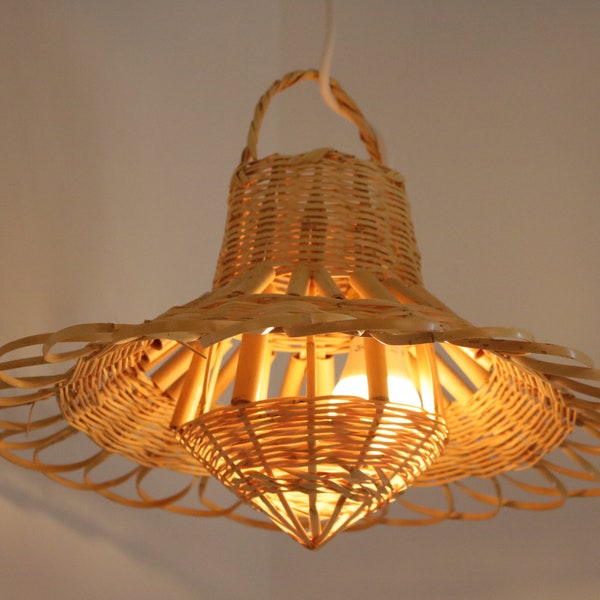 Straw chandelier Bamboo pendant light bamboo Lighting boho decor, Light Pendant, lustre lámpara de bambú, Pendelleuchte aus Bambus.