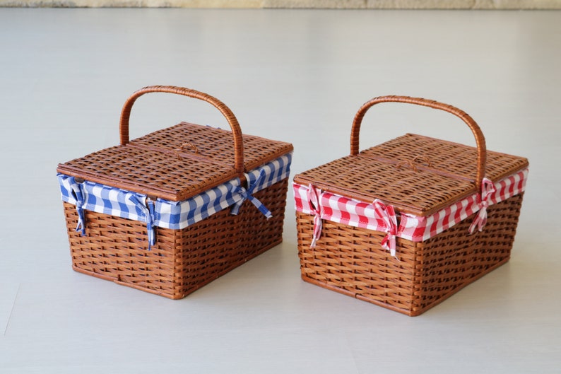 Small picnic basket, wicker basket, picnic bag, farmhouse decoration, gift for her, panier pique-nique, Picknickkorb, cesta picnic image 2