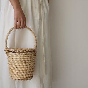 Jane Birkin Basket small, basket with a Lid, Round Wicker Basket, Round Willow Basket, papel de mimbre, panier en osier, Weidenkorb. image 3