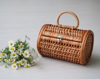 Wicker bag, round bag, wicker handbag, panier en osier, panier rond, cesta de mimbre, Weidenkorb, round basket bag, korgkorg, rieten mand.