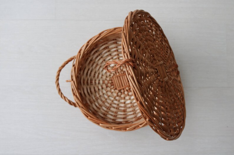 round wicker basket bag