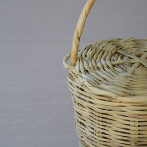 Jane Birkin Basket small, Handmade in Portugal, basket with lid, Handwoven Birkin Basket, cane basket, round basket bag, vegan bag 画像 8
