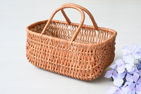 Wicker basket, market basket, picnic basket, fruit basket, panier en osier, Weidenkorb, beach basket, kitchen decoration, cesta de mimbre