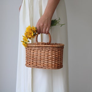 Wicker bag, oval bag, wicker handbag, panier en osier, panier ovale, ceste de mimbre, Weidenkorb, oval basket bag, korgkorg, rieten mand.