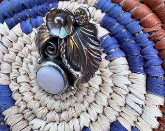 Vintage Mother of Pearl Sterling Silver Ring – Size 4 | Floral & Leaf Design | Statement Ring