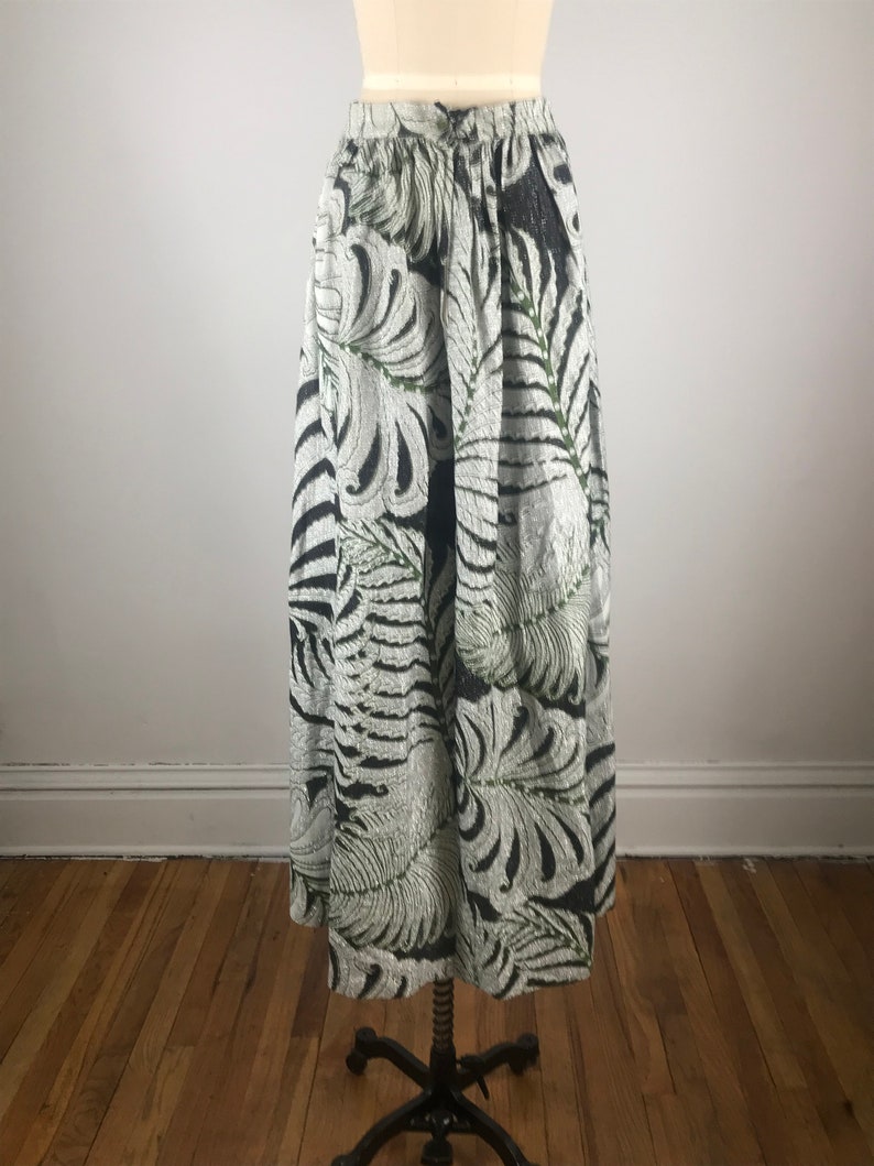 1970s skirt silver and green metallic paisley print skirt L