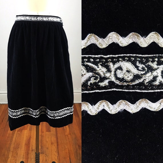 1950s skirt // Black velvet Mexican fiesta skirt /