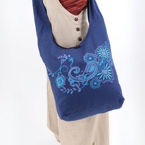 Sac à bandoulière en coton, tapisserie unique avec broderie de fleurs Hobo, sac Festival Sling Boho Bag, sac Hippie fait à la main avec amour.