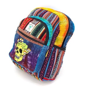 Mini sac à dos unique en son genre avec broderie tie-dye et crâne en chanvre de l'Himalaya, sac à dos hippie, sac à dos bohème, sac à dos respectueux de l'environnement