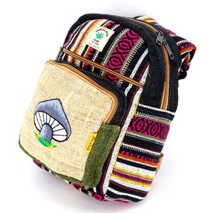 Mini sac à dos noir brodé de champignons de chanvre de l'Himalaya au design unique, sac à dos hippie, sac à dos bohème, sac à dos écologique