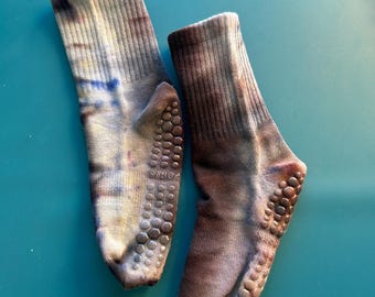 Ice Dye Grip Socks, Hand Dyed Womens Non Slip Socks, Brown Taupe Tie Dye Yoga Socks, Earthy Gripper Socks, Womens Size 6-10