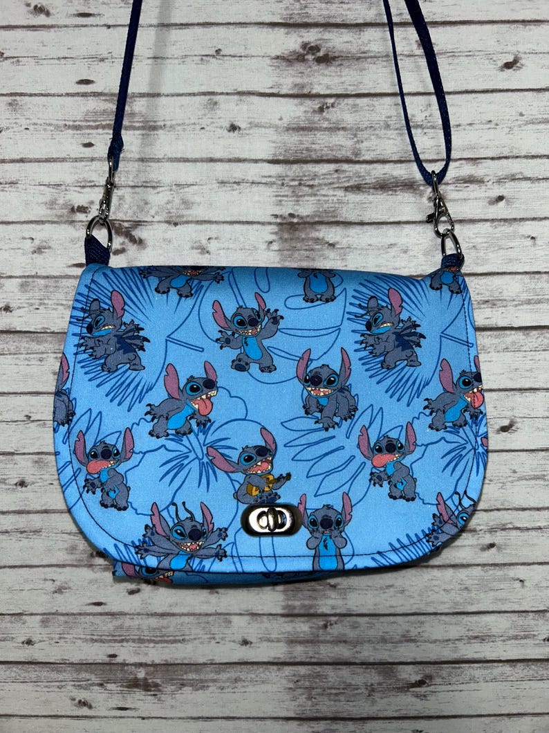 Nieuwe handgemaakte tropische blauwe Disney Stitch crossbody portemonnee afbeelding 2