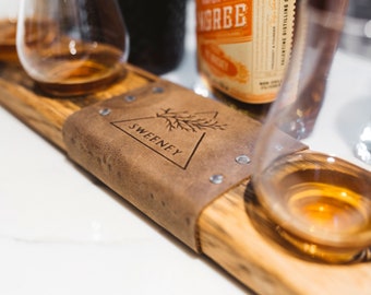 Whisky Barrel Flug mit personalisierter Ledergravur und 4 Bourbon Dram Gläsern