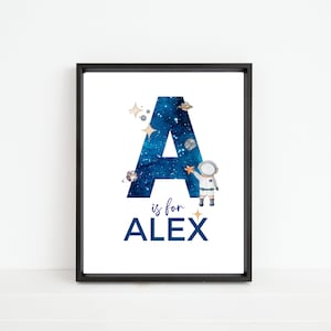 Impresión de nombre inicial personalizada - Astronauta, planetas espaciales, inicial de nombre personalizada - Arte mural con la letra A, descarga digital