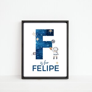 Impresión de nombre inicial personalizada - Astronauta, planetas espaciales, inicial de nombre personalizada - Arte mural con la letra F, descarga digital