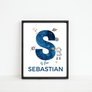 Impresión personalizada con nombre inicial S - Astronauta, planetas espaciales, inicial S personalizada - Arte mural con la letra R, descarga digital