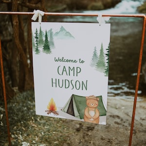 Ein Happy Camper Willkommensschild, 1. Geburtstagsdeko für Campingparty, druckbare Vorlage