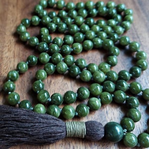 Green Jade Mala, Heart Chakra Healing Mala Beads, Japamala, Green Prayer Beads, Jade Mala Necklace, Mala for Luck & Health, Good Luck Gift