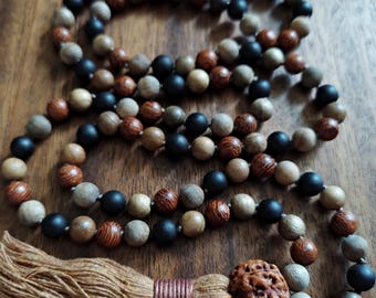 Sandalwood Mala with Ebony Dragon&#39;s Blood & Camphor Woods Rudraksha Mala Necklace Lightweight Mixed Wood Mala Beads Brown Buddhist Necklace