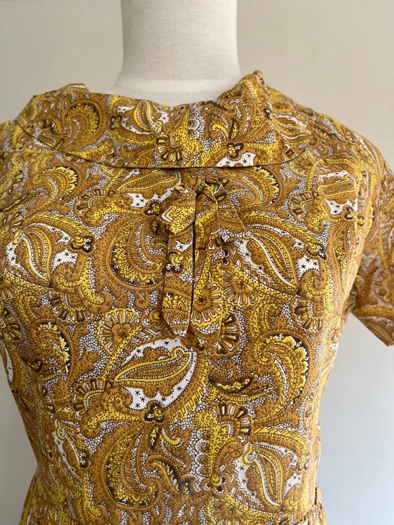 Vintage Yellow Paisley Cap Sleeve Dress with Bow … - image 2