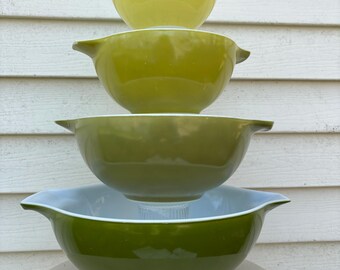 Vintage Pyrex Green Verde Cinderella Nistschalen 4er Set