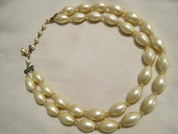 Mid Century 40's Beaded Necklace. Pearlescent Cre… - image 9