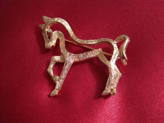 Adorable Little Horse/Pony Brooch. Textured Gold … - image 3