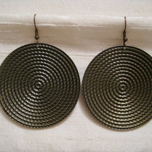 Bohemian Textured Brass Tone Metal Convex Circle Large Dangle Earrings. Vintage 80's