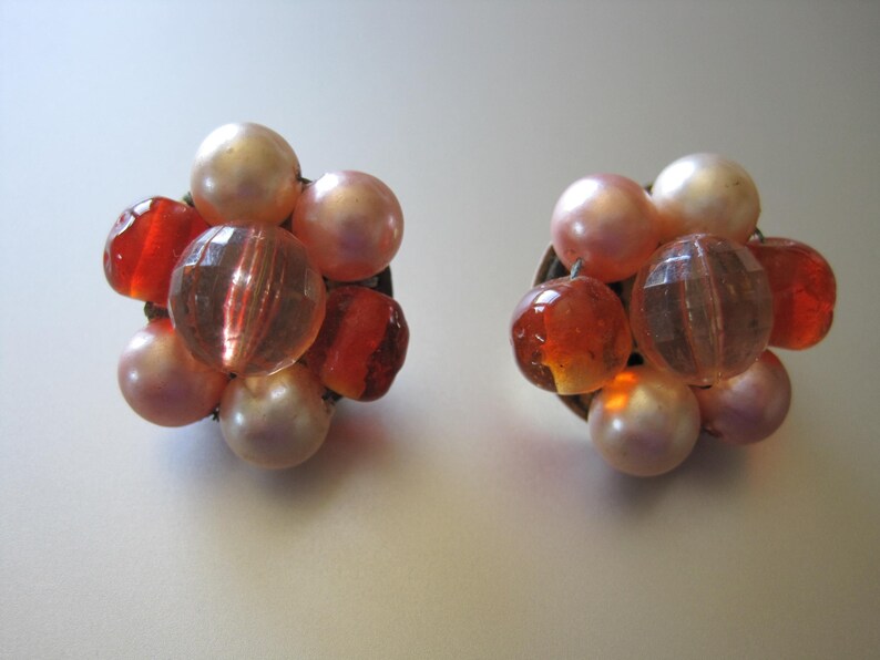 Cluster Beads Clip on Earrings Faceted Pink Acrylic /& Faux Pearls Beads Gold Tone. Peach Glass Beads Signed Japan Mid Century 50/'s Era