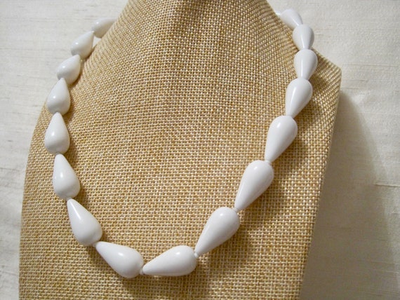 White Lucite 20" L Beaded Necklace & Silver Tone … - image 7