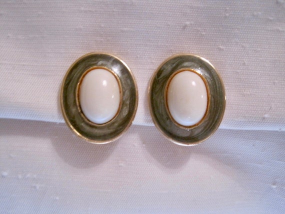 Oval Clip on Earrings. Gold Tone, Light Olive Gre… - image 5