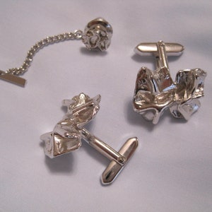 Modernist Brutalist Silver Tone Metal Cuff Links and Tie Tack Pin. Abstract Bow Shape Unique Unisex Cuff Links. Vintage 80&#39;s