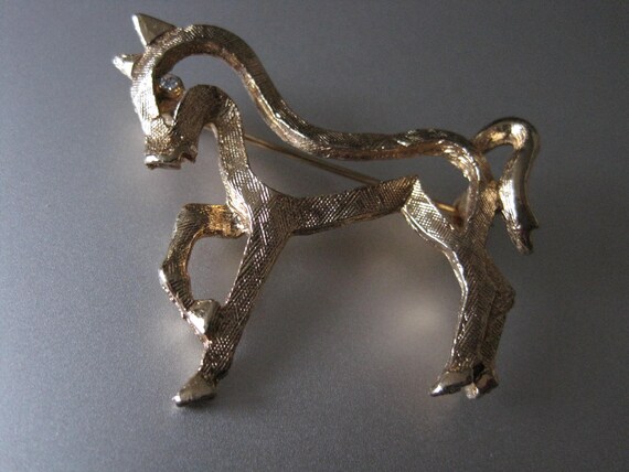Adorable Little Horse/Pony Brooch. Textured Gold … - image 7