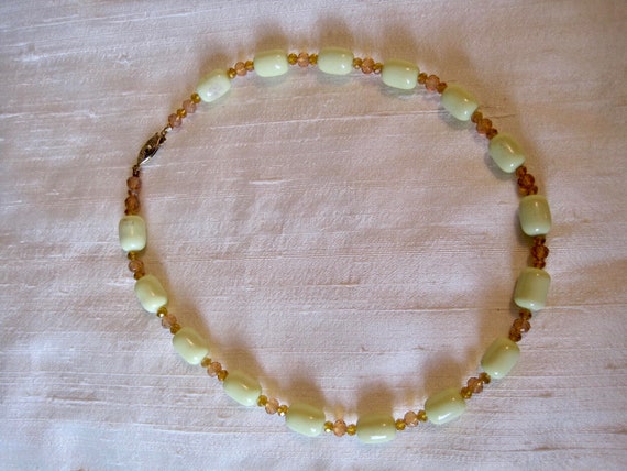 Art Deco 50's Pale Yellow Beaded Necklace. Pale Y… - image 1