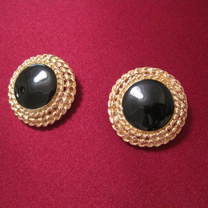Textured Gold Tone Metal Dome Clip On Earrings & Black Enamel. Vintage 80's