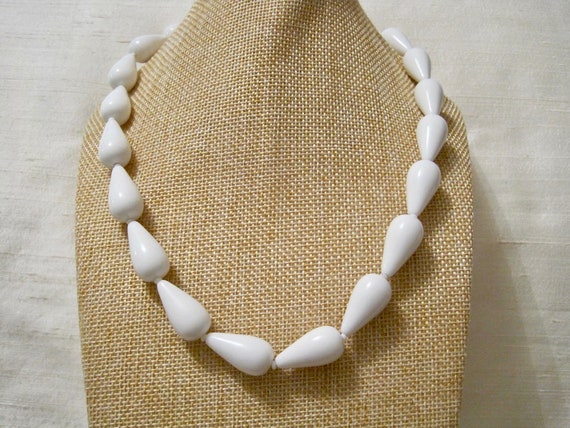 White Lucite 20" L Beaded Necklace & Silver Tone … - image 4