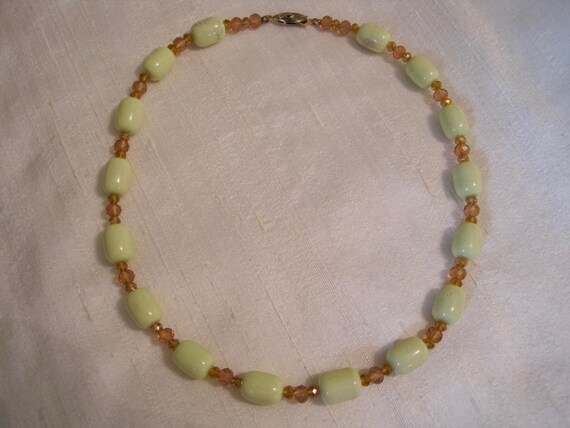 Art Deco 50's Pale Yellow Beaded Necklace. Pale Y… - image 2