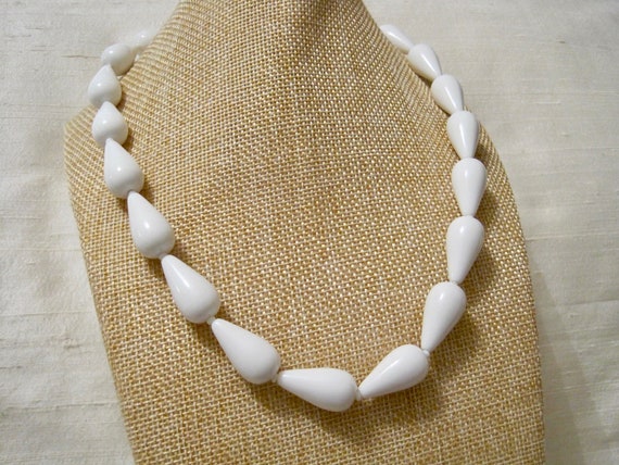 White Lucite 20" L Beaded Necklace & Silver Tone … - image 5